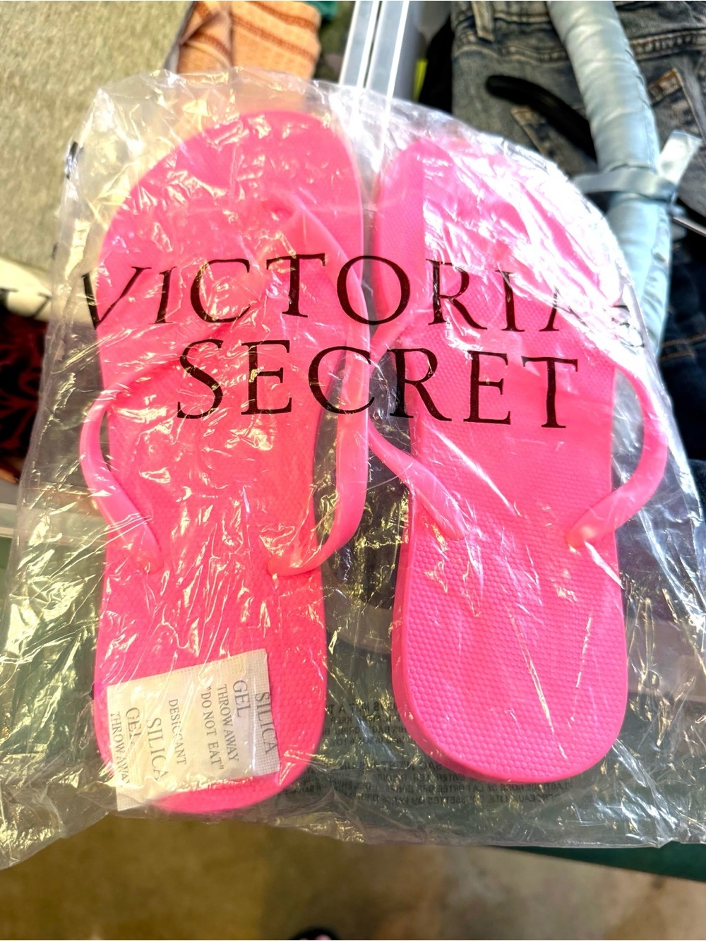 Victoria's Secret Hot Pink Classic Flip Flop Sandals🌺